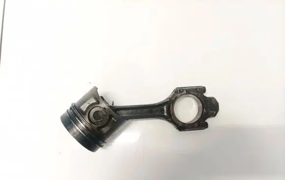 Volkswagen PASSAT B3 Piston with connecting rod