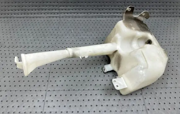 Nissan X-Trail T30 Windshield washer fluid reservoir/tank HLC23012