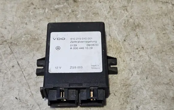 Mercedes-Benz Sprinter W901 W902 W903 W904 Door central lock control unit/module A0004461019