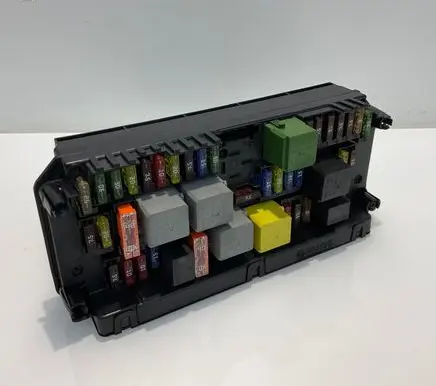 Mercedes-Benz C W204 Fuse module A2129005812 A2129015104 A2129025505