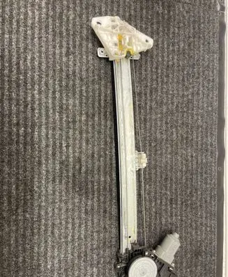 Subaru XV I Front door window regulator with motor CM012570