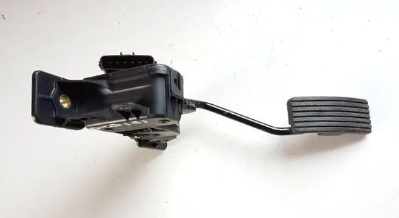 Mitsubishi Pajero Accelerator throttle pedal APM30015 6Y210157