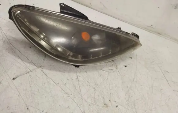 Peugeot 206 Headlight/headlamp SK3301S