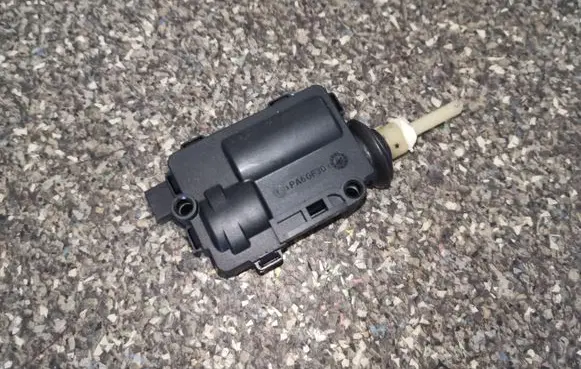 Fuel tank cap lock motor