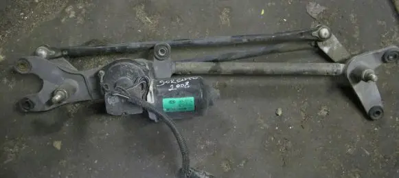 KIA Sorento Front wiper linkage and motor 981003E100