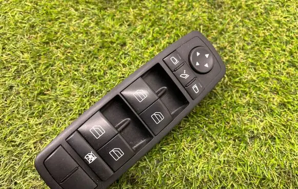 Mercedes-Benz ML W164 Electric window control switch A2518200310