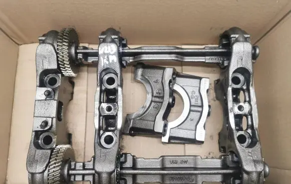 Mercedes-Benz E W213 Oil pump balance shaft 