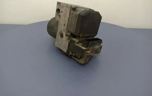 Volkswagen PASSAT B5 ABS Pump 8E0614111AH