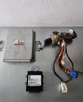 Subaru Forester SG Engine ECU kit and lock set 22611AK672 A18000R7R R7R6224
