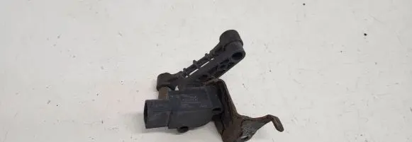Headlight/headlamp level sensor