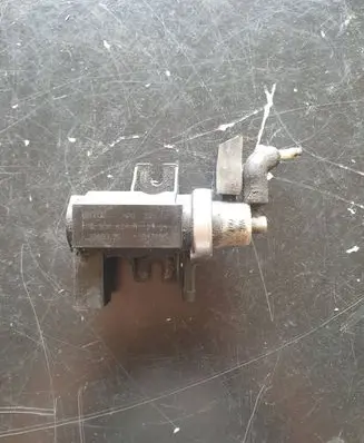 Volkswagen PASSAT B5.5 Turbo solenoid valve 1J0906627A 72290325