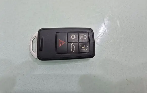 Volvo V40 Ignition key/card 