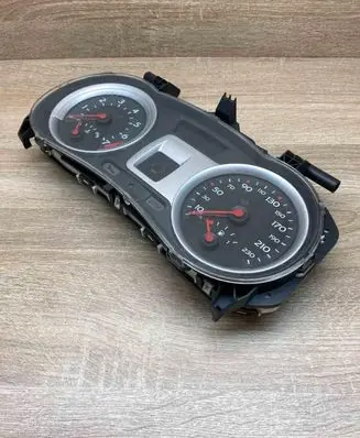 Renault Clio III Speedometer (instrument cluster) 8200628775G VCKB050578