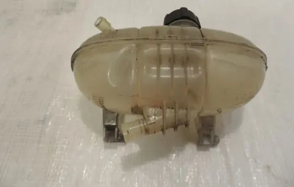 Coolant expansion tank/reservoir