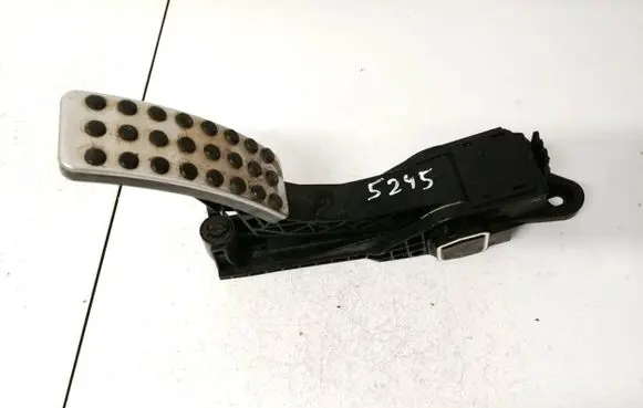 Mercedes-Benz ML W164 Accelerator throttle pedal a1643000104