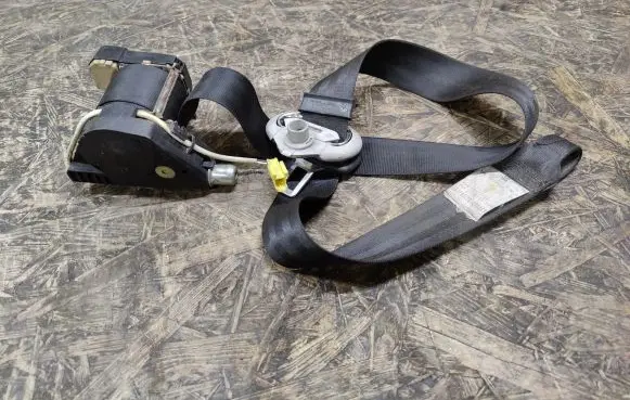 Volkswagen New Beetle Front seatbelt 1C1857705M