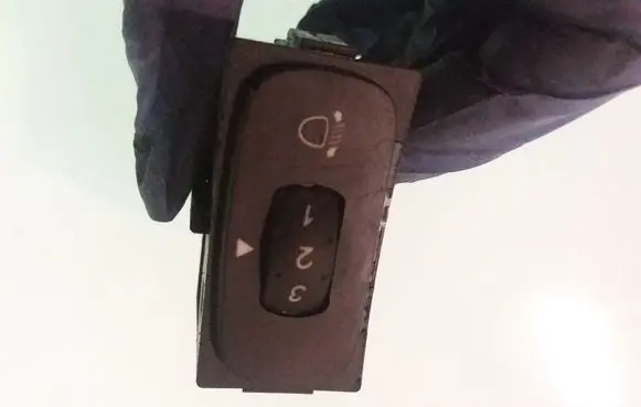 Renault Laguna II Headlight level height control switch 8200002439