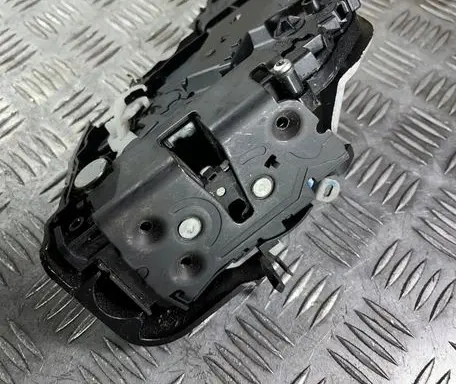 Volvo V50 Front door lock 30799335
