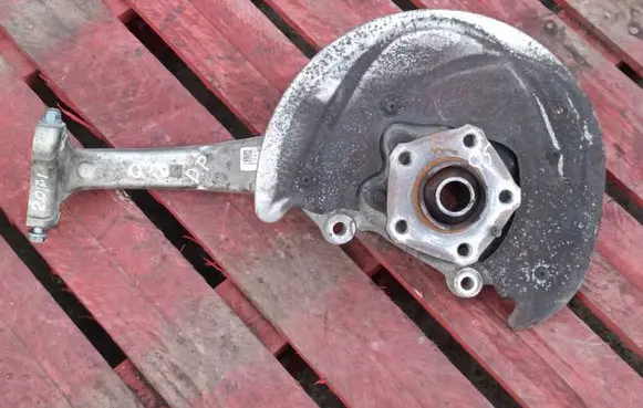 Front wheel hub