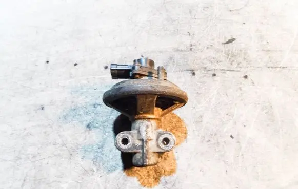 Mazda 626 EGR valve K5T7137
