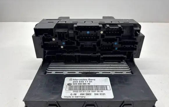 Mercedes-Benz C W203 Fuse module 2035451701