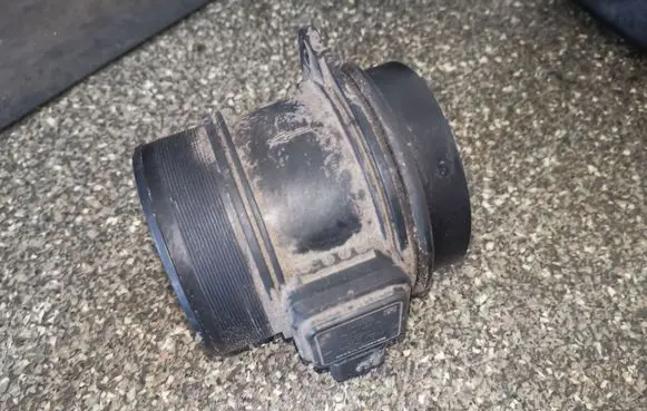 Volvo V50 Mass air flow meter 9645948980