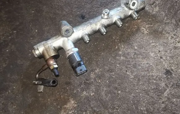 Opel Astra H Fuel main line pipe 0445214049