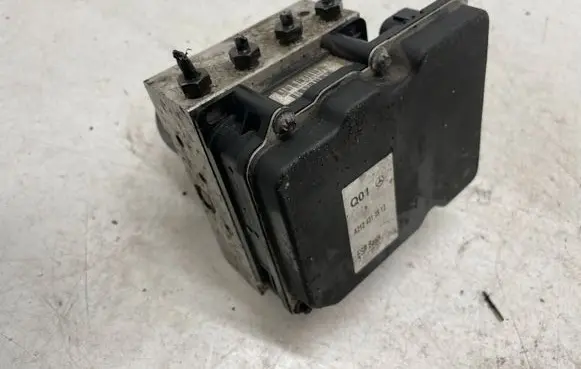 Mercedes-Benz E W212 ABS Pump A2124313512