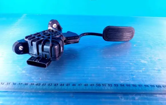 Toyota Hilux (AN10, AN20, AN30) Accelerator throttle pedal 781200K010 VN1988003140