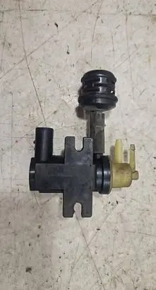 Volkswagen Caddy Turbo solenoid valve 1K0906627A 70086800 10T264