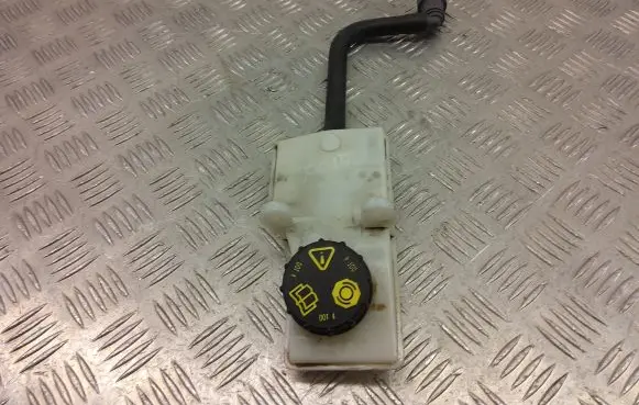 Ford Kuga II Brake fluid reservoir 