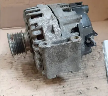 Mercedes-Benz E AMG W212 Generator/alternator A0009067500 412000624 2611839A