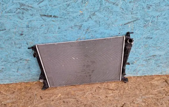 Renault Megane IV Coolant radiator 214102845R