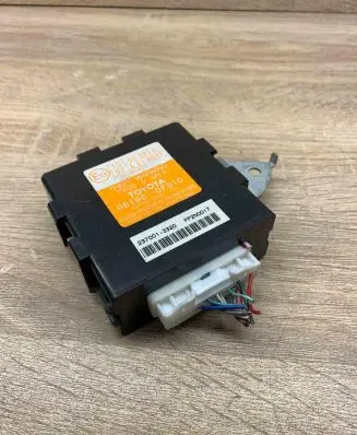 Toyota Corolla Verso AR10 Alarm control unit/module 081900F810