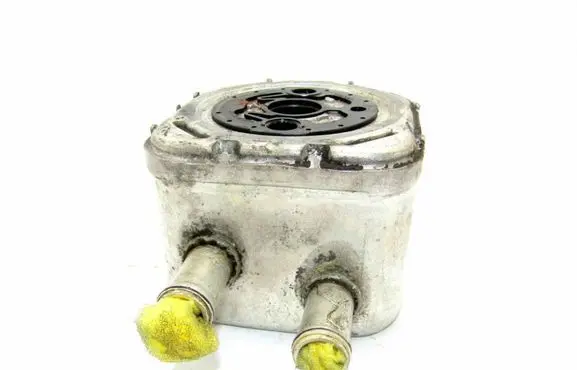 Mazda 2 Oil filter mounting bracket