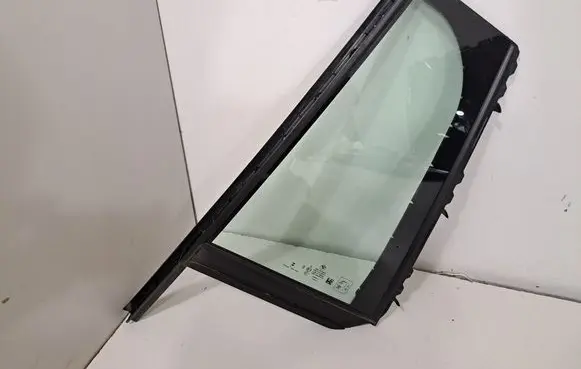 Rear vent window glass