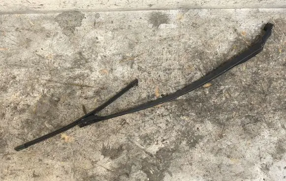 Toyota Avensis T270 Windshield/front glass wiper blade 3392125686