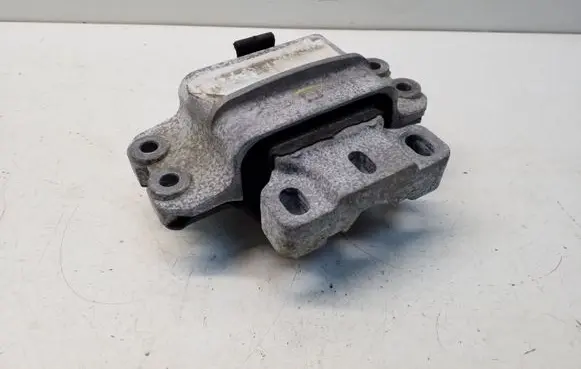 Volkswagen Jetta VI Engine mount bracket 1K0199555
