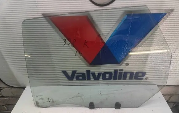 Rear side window