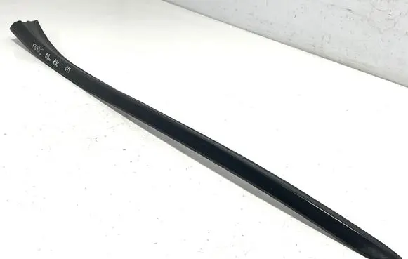 Ford Focus Windshield trim 9682757980