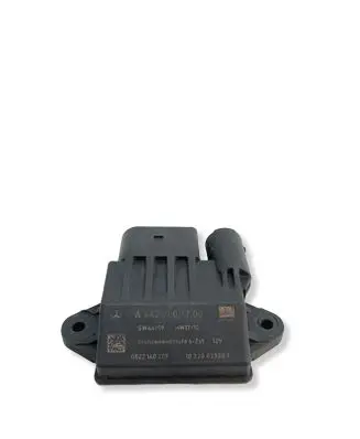 Mercedes-Benz E W212 Glow plug pre-heat relay A6429002700 10328023201 0522140209