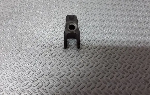 Audi A6 S6 C5 4B Fuel Injector clamp holder