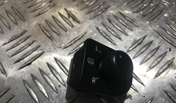 Volkswagen PASSAT B5 Wing mirror switch