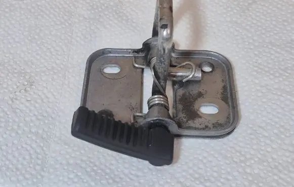 Volkswagen Golf VII Engine bonnet/hood lock/latch loop/hook 5G0823186A