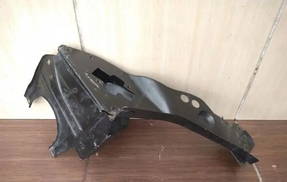 Mercedes-Benz CLS C219 Side radiator support slam panel 