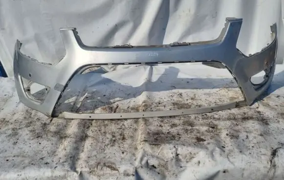 Ford Kuga I Front bumper SIDABRINIS