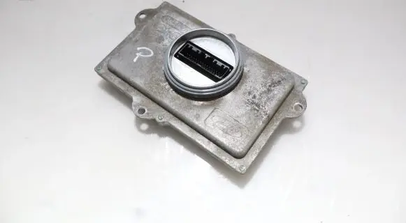 Ford Mondeo MK V Voltage converter/converter module 
