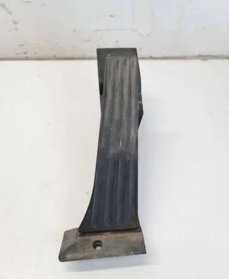 Accelerator throttle pedal