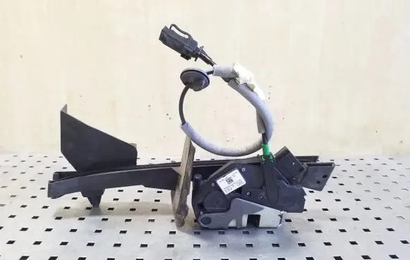 Ford Kuga II Front door lock BM5AA1813DE