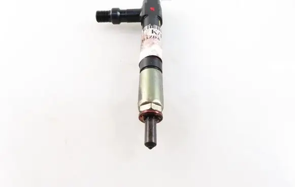 Mazda 626 Fuel injector D7390